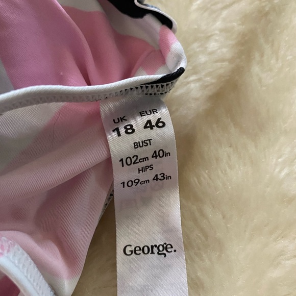 Cute Bikini - Picture 3 of 5